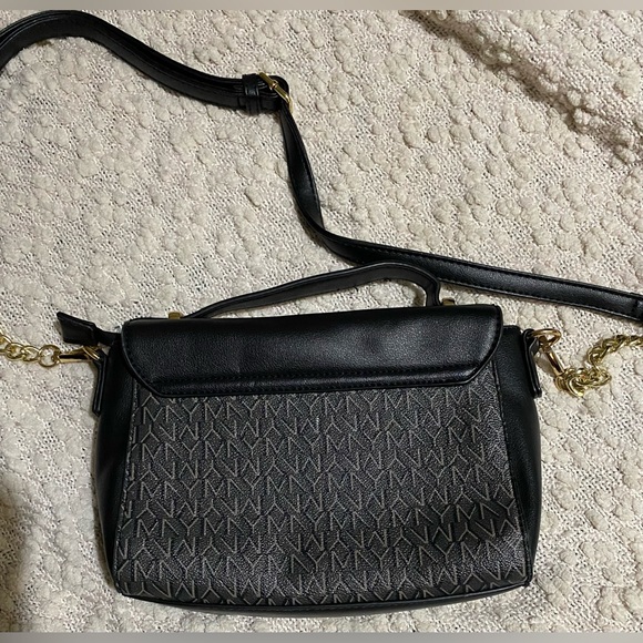 MARC NEW YORK Crossbody BLACK Andrew Marc Purse/Handbag GOLD Chain Used - Picture 4 of 9